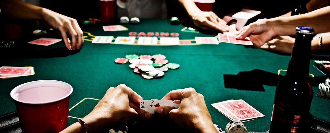 The Essentials of Playing Online HitamQQ Poker Gambling Games