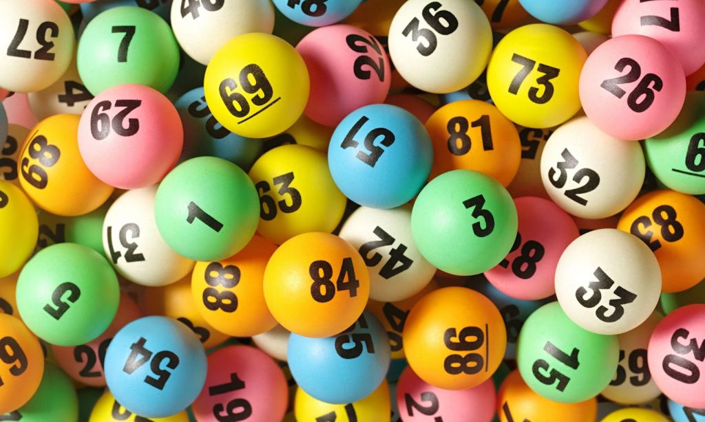 Sceptical Figures and Status of Playing Online Lottery